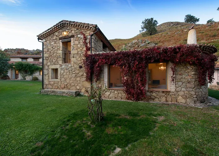 El Vergel de Chilla son 3 alojamientos Abejas 1 Abejas 2 y Libélula